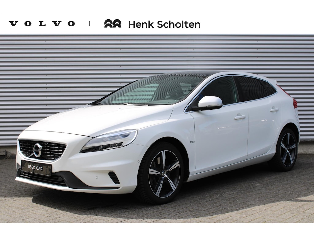 Volvo V40 1.5 T3 Polar+ Sport | Panoramadak | Verwarmbare voorstoelen | 100% dealeronderhouden | Extra getint glas | Achteruitrijcamera | Harman Kardon | 17 inch. lichtmetalen velgen | Volvo Guard alarm | Navigatie | Parkeersensoren voor + achter | Keyless entry | Climate control