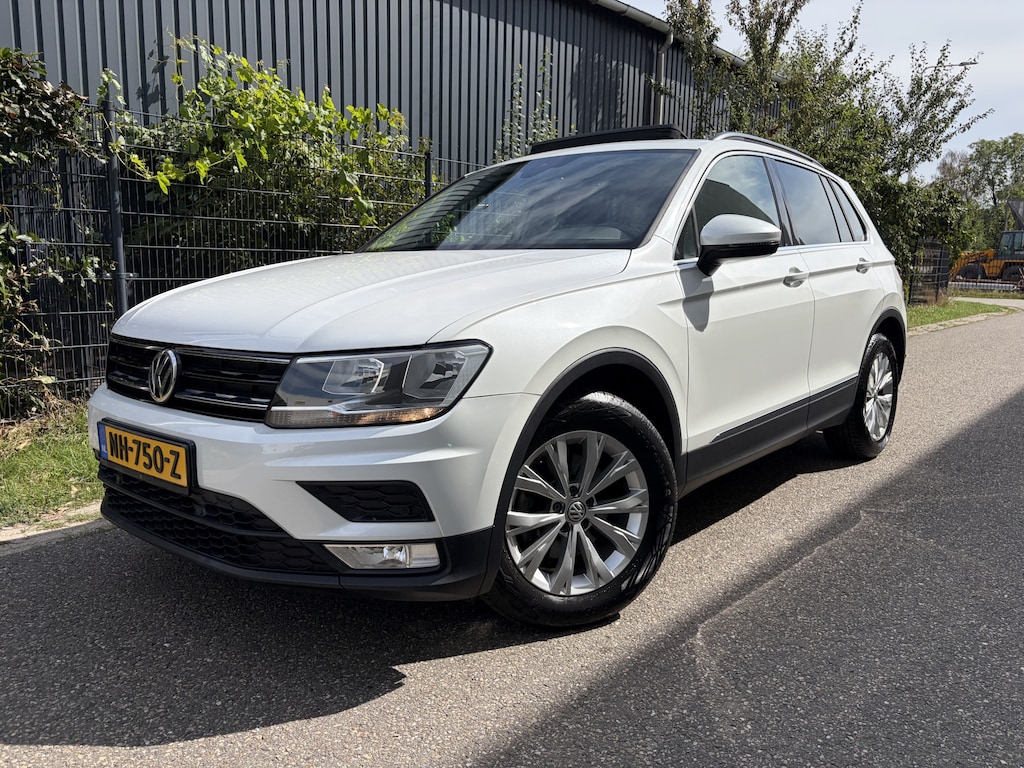 Volkswagen Tiguan 1.4 TSI Comfortline / NAVI / PANORAMADAK / TREKHAAK / 155dkm! NAP !
