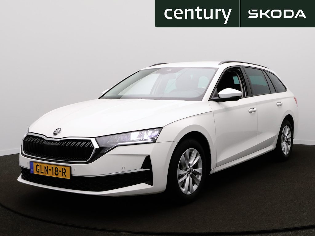 Skoda Octavia Combi 1.5 TSI First Edition / Zwenkbare trekhaak / PDC / Carplay