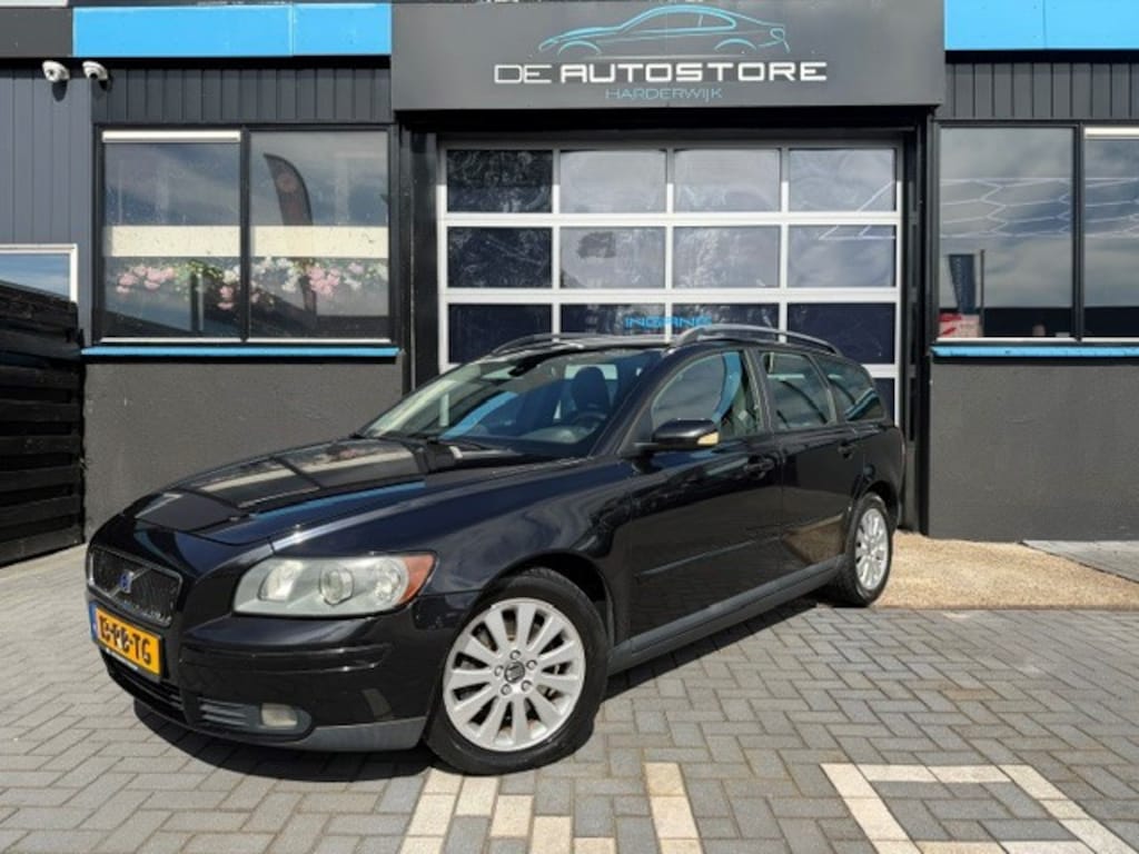 Volvo V50 2.4 Momentum Airco Cruise Trekhaak Nieuwe APK Dealeronderhouden Leuke Auto !!!
