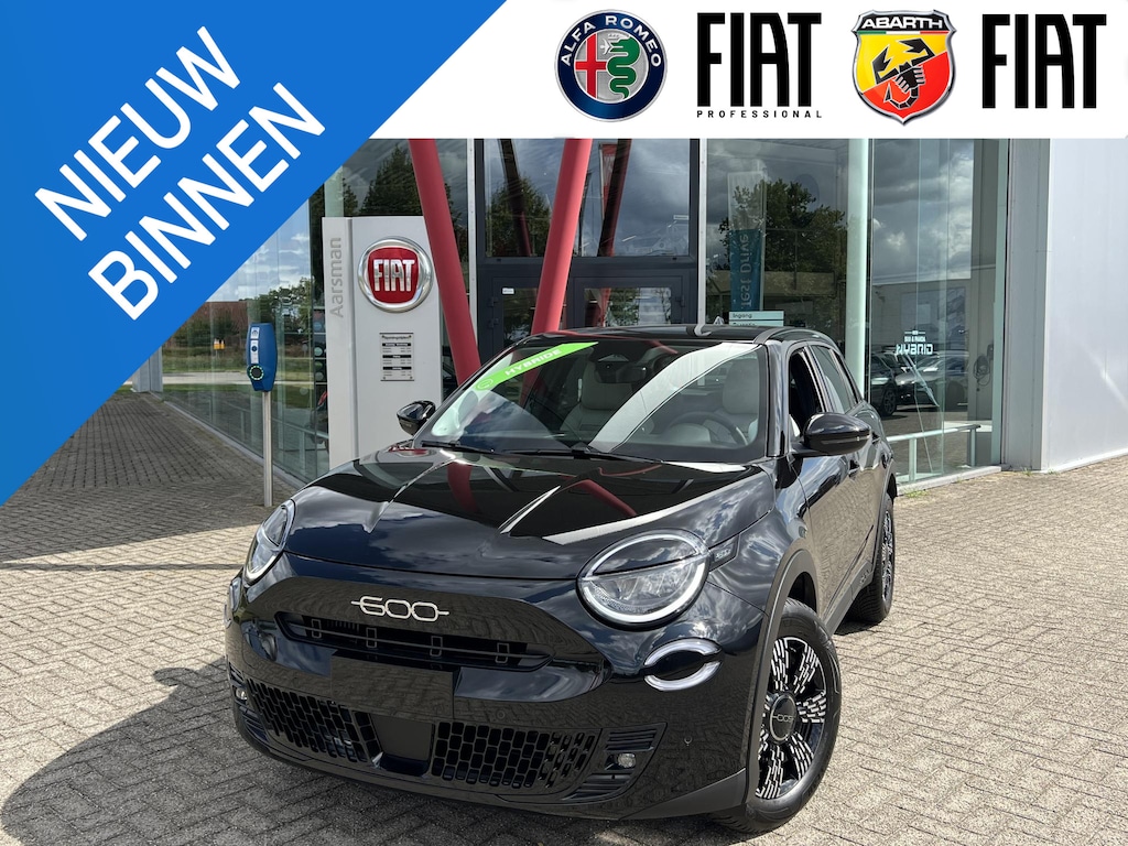 Fiat 600 1.2 Hybrid Icon | 8 Jaar garantie | Camera | Stoelverwarming | Navi | All season banden