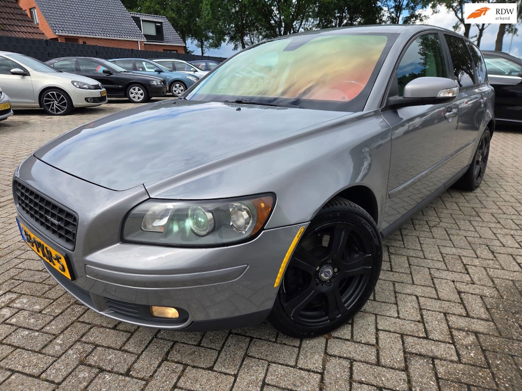 Volvo V50 2.4 D5 Summum 2006. Automaat/Leder/Climate/Cruise/Xenon/Trekhaak etc.. APK 02-2027