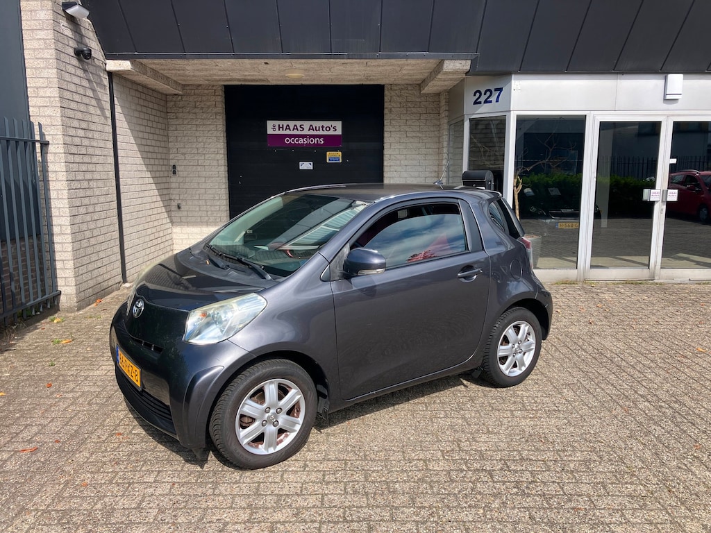 Toyota iQ 1.0 VVTi Comfort / AIRCO / LEDER / NL-AUTO / KM + NAP / ALU VELGEN / APK 2027
