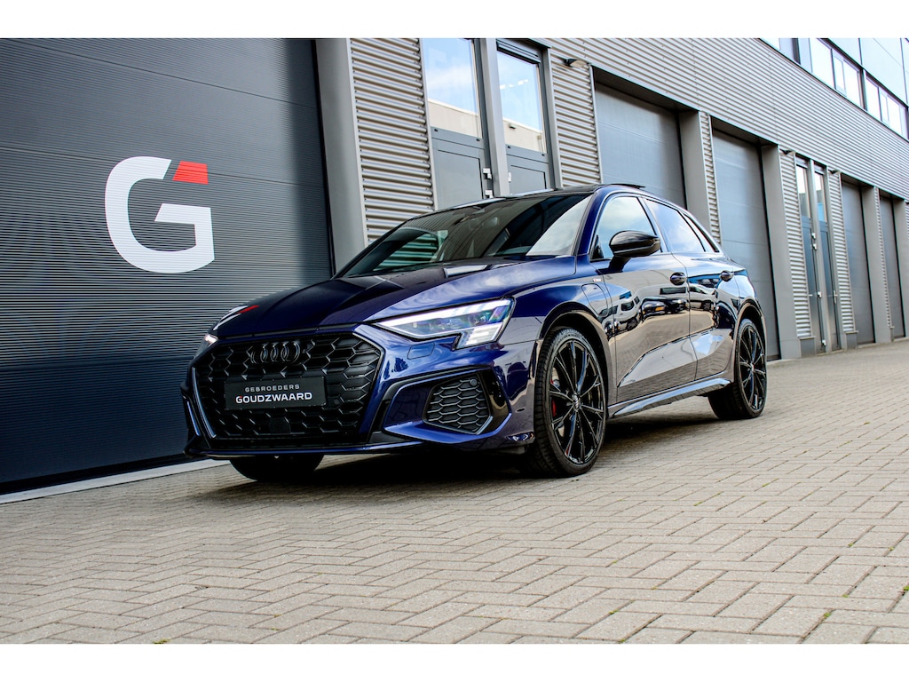 Audi A3 Sportback 45 TFSI e S edition Competition | Pano | Sportstoelen | Matrix | B&O | Camera | ACC