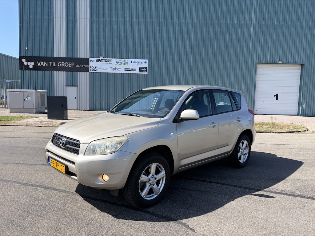 Toyota RAV4 2.0 VVTi Linea Sol Automaat 4X4 155 PK. Onverwoestbare en goed onderhouden auto !!! Alle keuringen toegestaan !!