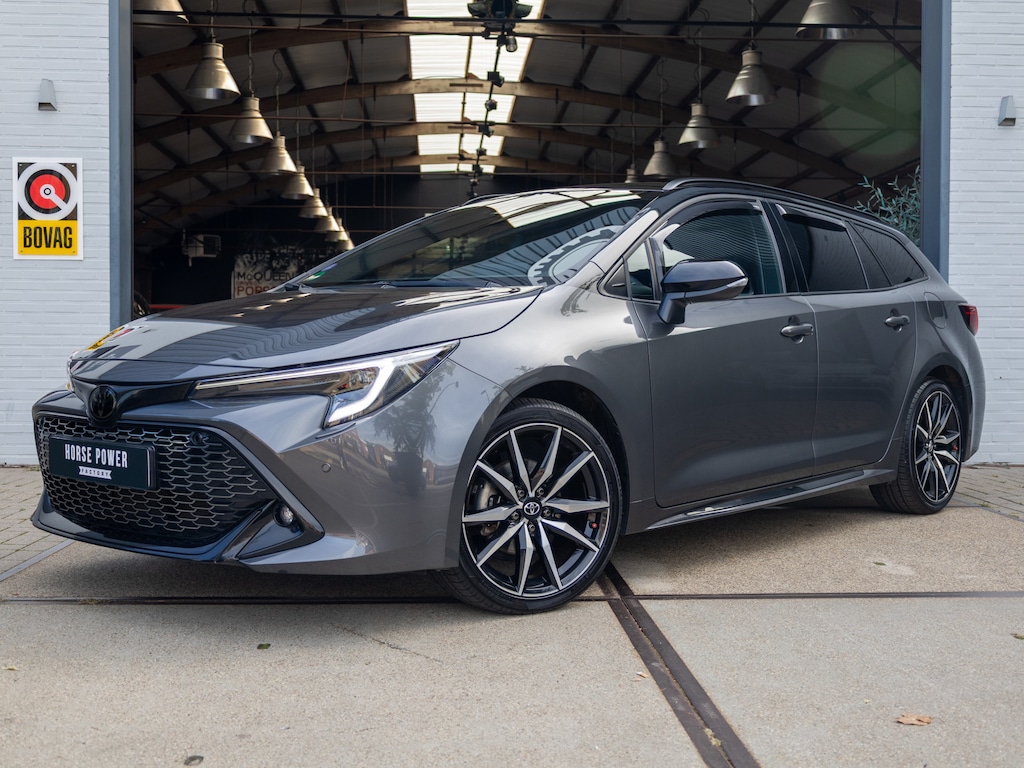 Toyota Corolla Touring Sports Hybrid 140 GR Sport *ACC | Trekhaak | Camera | Keyless | Blindspot | Apple Carplay | Stoelverwarming | Clima | Navi*