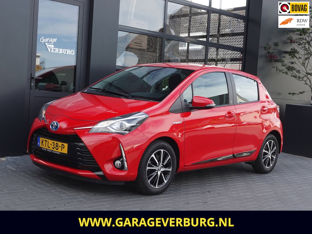 Toyota Yaris 1.5 Hybrid Automaat (Achteruitrijcamera,Cruise,Stoelverwarming,Designpakket,Lm velgen)