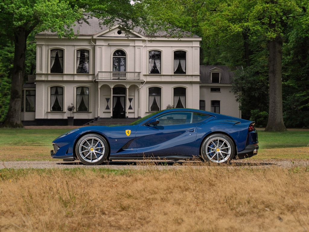 Ferrari 812 Superfast | Blu Scozia | Airbrushed shields