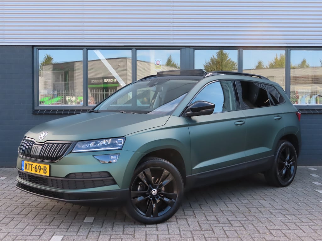 Skoda Karoq 1.0 TSI | Pano dak | Trekhaak wegklapbaar | Stoel + stuurwielverwarming |