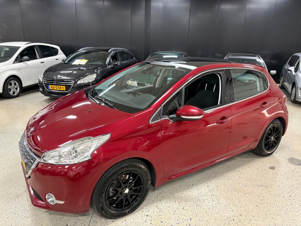 Peugeot 208 1.2 VTI ALLURE Panodak Navigatie Pdc ECC Airco Revisie Motor
