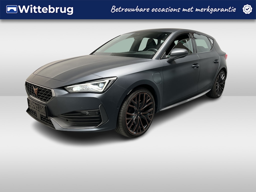 CUPRA Leon 1.4 e-Hybrid VZ Black Edition / AUTOMAAT/ 245 PK/ LEER/ ACC/ FULL LINK/ PARK.SENSOR.V+A/ CAMERA/ DCC/ STUUR+STOELVERWARM./ MEMORY SEAT/ DODEHOEK/ DIGITAL DASH/ NAVI/ DAB/ CLIMA/ LED