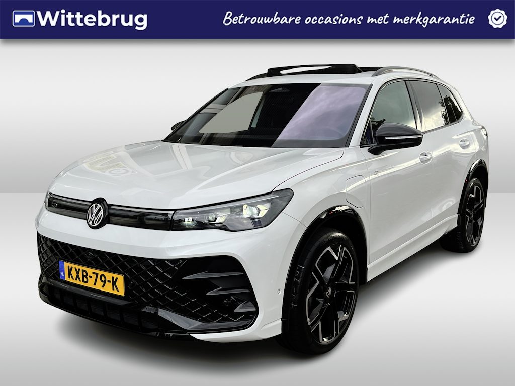 Volkswagen Tiguan 1.5 eHybrid R-Line Edition / AUTOMAAT/ GARANTIE TM 09-2030/ 272 PK/ PANO/ LEER/ TREKHAAK/ 360 CAMERA/ MEMORY+MASSAGE/ STUUR+STOELVERWARM.&KOELING/ APP-CONNECT/ ACC/ ELEK.ACHTERKLEP/ DODEHOEK/ IQ.LIGHT/ NAVI/ 20''LMV