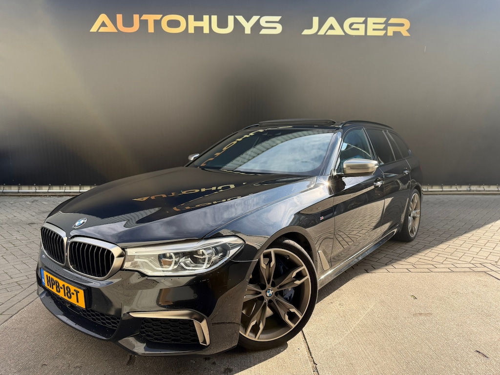 BMW 5-Serie Touring M550d xDrive Pano Hud H&K Massage Leder Carplay 360 Memory Softclosed dodehoek