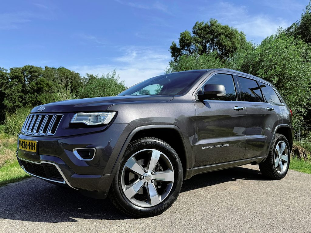 Jeep Grand Cherokee 3.0 CRD Overland Automaat / Grijs Kenteken / Panoramadak / Leder / Camera / Navi / Clima / Trekhaak / Cruise /
