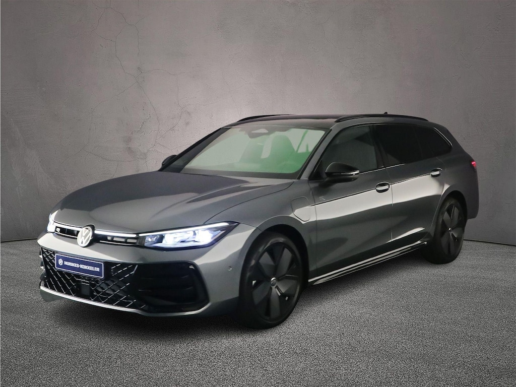 Volkswagen Passat Variant R-Line Edition 1.5 TSI eHybrid 272pk DSG Automaat Trekhaak, Panoramadak, Harman Kardon audio, Black style, Adaptive crusie control, Elektrische achterklep