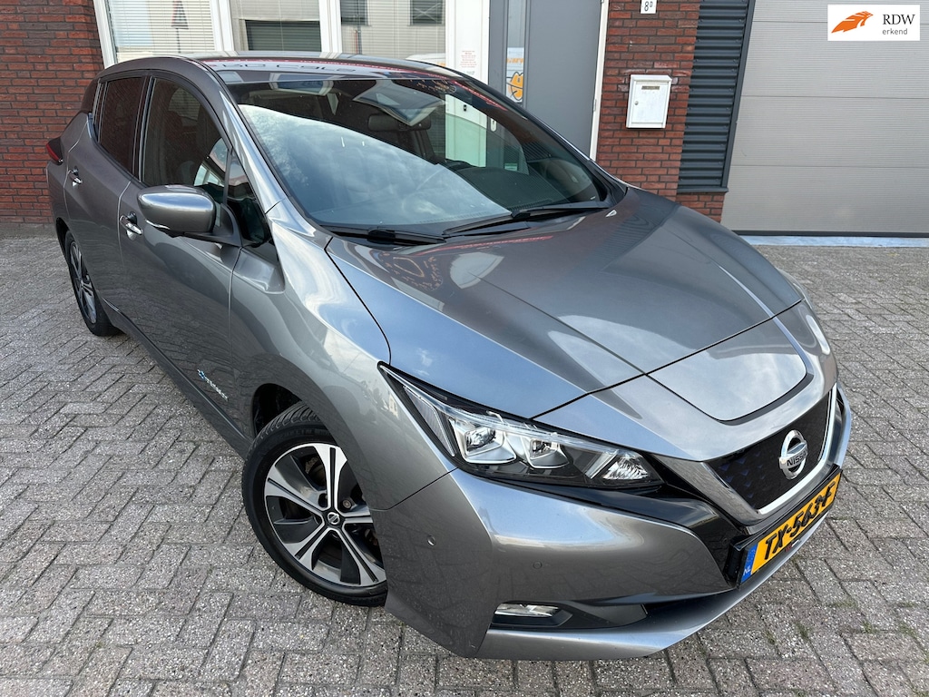 Nissan Leaf Tekna 40 kWh / Leder / Navi / Camera / PDC / Stoelverw / Park assist