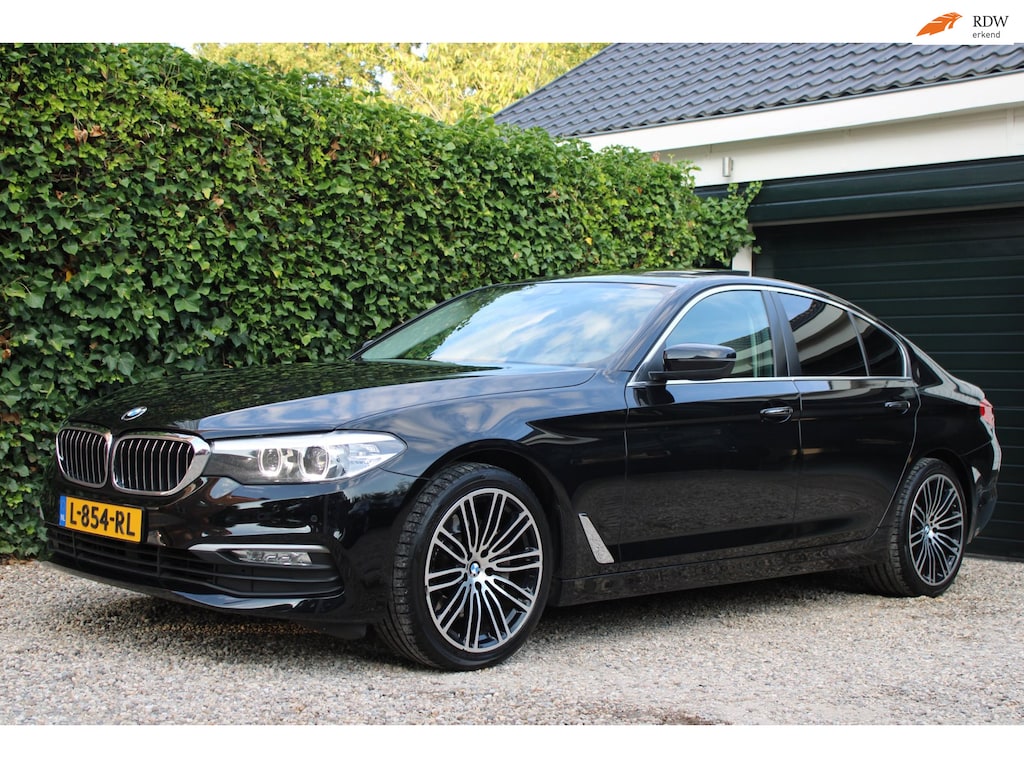 BMW 5-Serie 530i High Executive | Schuif- kanteldak | Dealeronderhouden | Sfeerverlichting