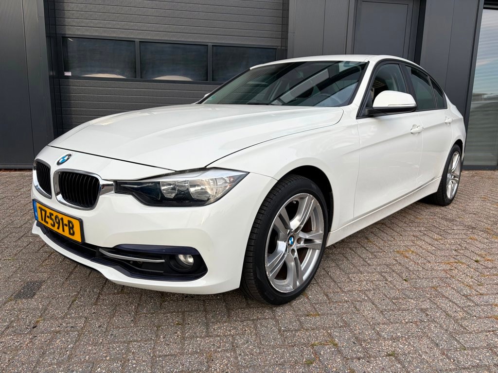 BMW 3-Serie 318i Luxury, Cruise, Clima, PDC, LED, Stoelv. 18"