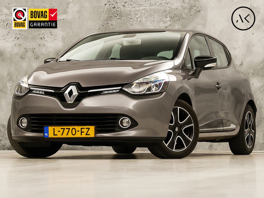 Renault Clio 0.9 TCe Dynamic Sport (NAVIGATIE, CRUISE, LM VELGEN, SPORTSTOELEN, PARKEERSENSOREN, BLUETOOTH, NIEUWE APK, NIEUWSTAAT)