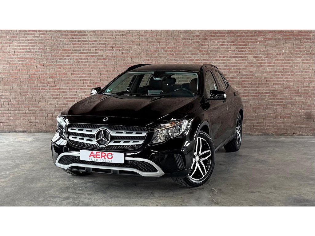 Mercedes-Benz GLA GLA 180 Business Solution PDC / Airco / Navi / Tel. / Camera / Trekhaak Afneembaar / Stoel verw.