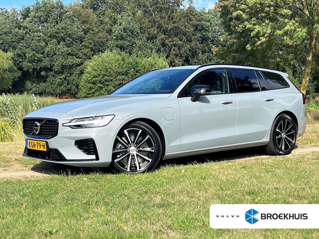 Volvo V60 2.0 T8 Plug-in hybrid AWD Plus Dark | Panoramadak | Trekhaak | HUD | Harman/Kardon |
