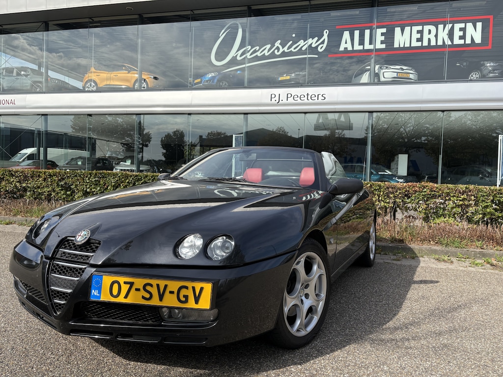 Alfa Romeo Spider 2.0 JTS Turismo Airco - Cd-wisselaar - Centrale vergrendeling - Elektrische ramen - Lederen bekleding - Licht metalen velgen 17 inch - Mistlampen - Navigatie - Stuur leder - Lederen versnellingspook