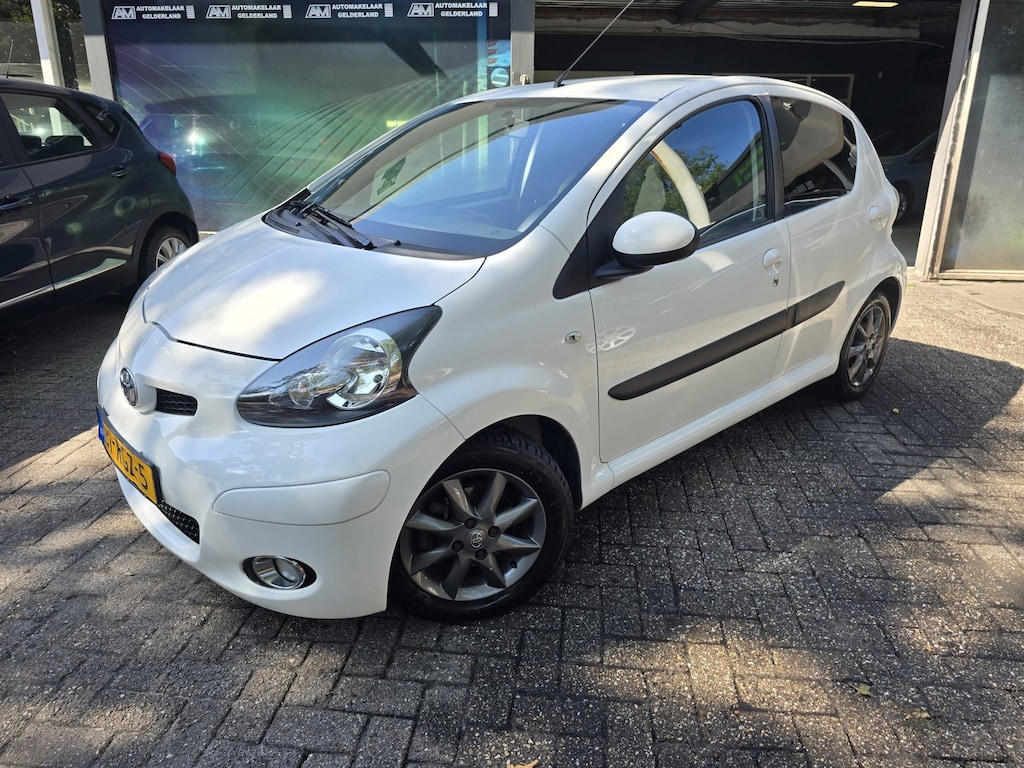 Toyota Aygo 1.0-12V Dynamic Navigator | AUTOMAAT | 2E EIGENAAR | 3/6 OF 12MND GARANTIE | AIRCO | LMV |