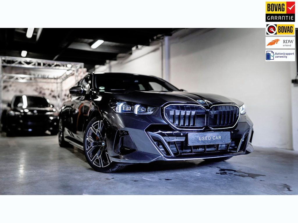 BMW 5-Serie Touring 530e xDrive M-Sport Pro|TrekH.|360°|H&K|Driv.Ass.Pro.|Carbon|299PK|M-Susp.|IconicGlow|Fabr.GAR|TravelPack