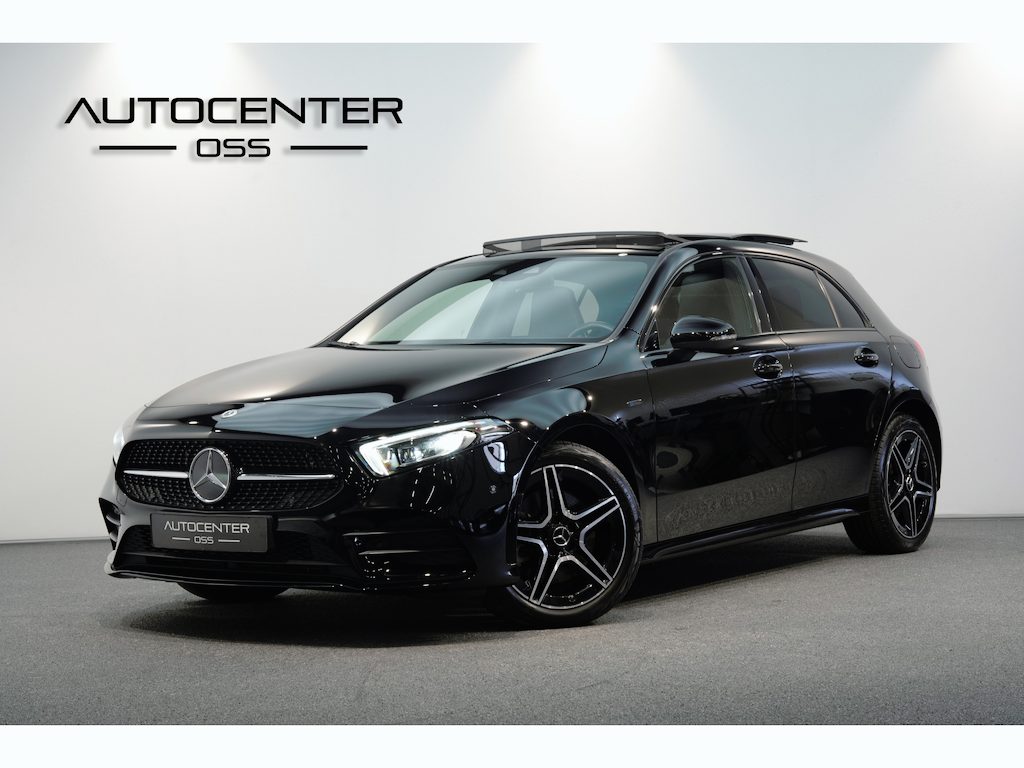 Mercedes-Benz A-klasse 250 e AMG ✅ PANO ✅ MULTIBEAM ✅ NIGHT ✅ CAMERA ✅ SFEERVERLICHTING ✅ CRUISE ✅ BTW ✅ 1.EIG