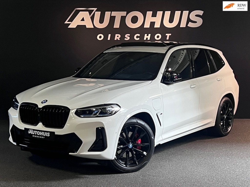 BMW X3 XDrive30e High Executive Edition M Laser/ Memory stoelen / 20"/ 360 Camera/ Stuurverwarming/ M Gordels/ Headup/ M Sportrem