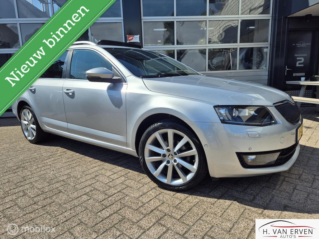 Skoda Octavia Combi 1.2 SCHUIFKANTELDAK XENON PDC 17" NAP
