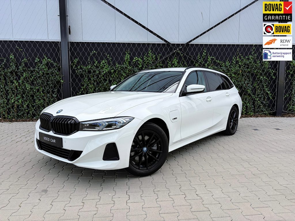 BMW 3-Serie Touring 320e xDrive |Innovation Pack|Adaptive LED|HeadUp|Shadow|NAVI|CAM|Carplay
