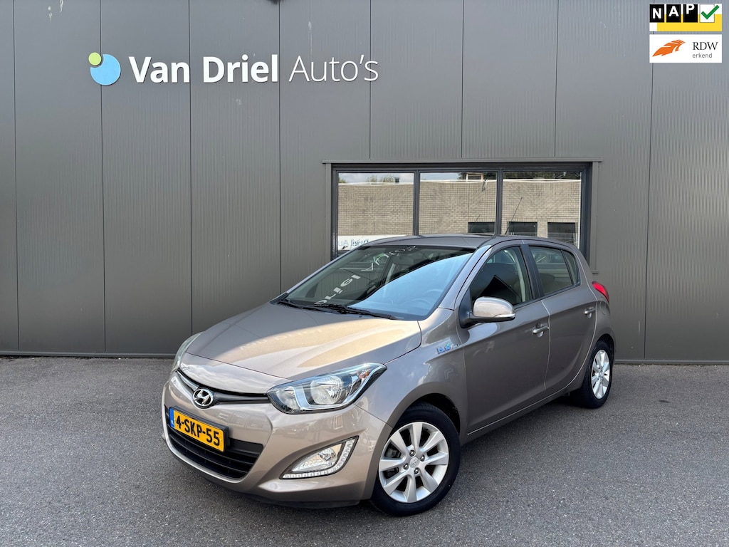 Hyundai i20 1.2i i-Deal / Airco / Navigatie!