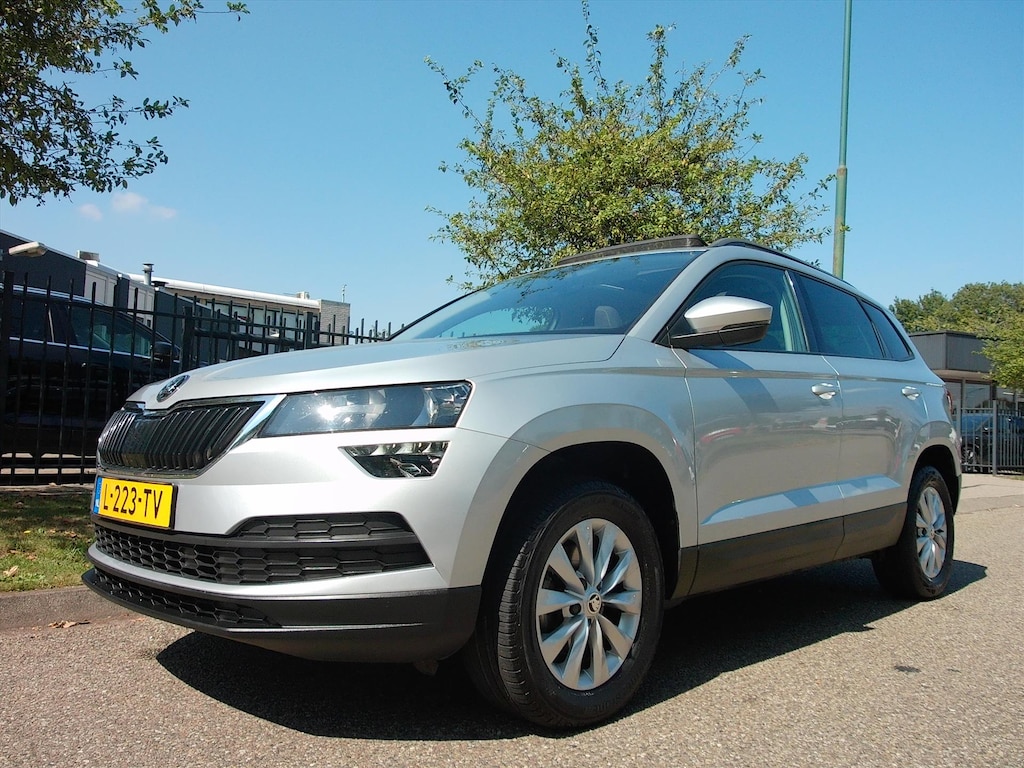 Skoda Karoq 1.0 TSI Greentech 110pk Business Edition Panorama dak Apple Carplay