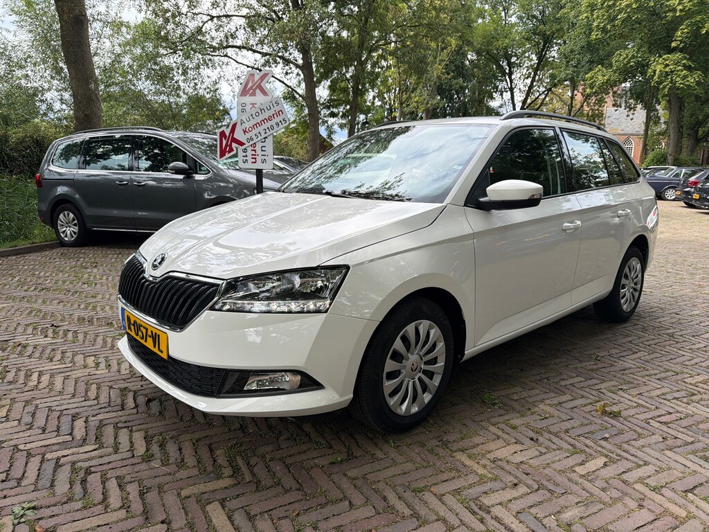 Skoda Fabia Combi 1.0 TSI Ambition. Wij zijn altijd de goedkoopste met de beste Vakgarage BOVAG service.