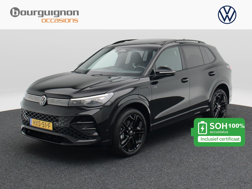 Volkswagen Tiguan 1.5 204 Pk eHybrid R-Line | Black Style | Panoramadak | Adaptive Cruise | Trekhaak | Massage | Camera | CarPlay | 20 Inch| 34.103 Km !!
