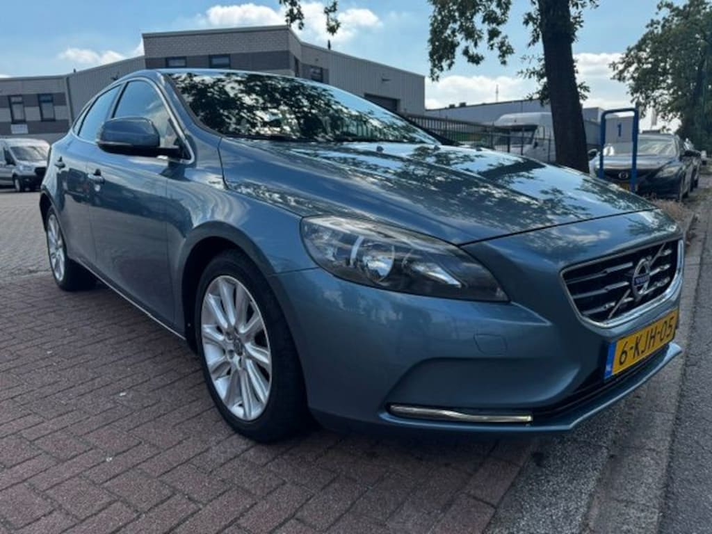 Volvo V40 1.6 D2 Momentum Airco/ECC,Navigatie,Camera