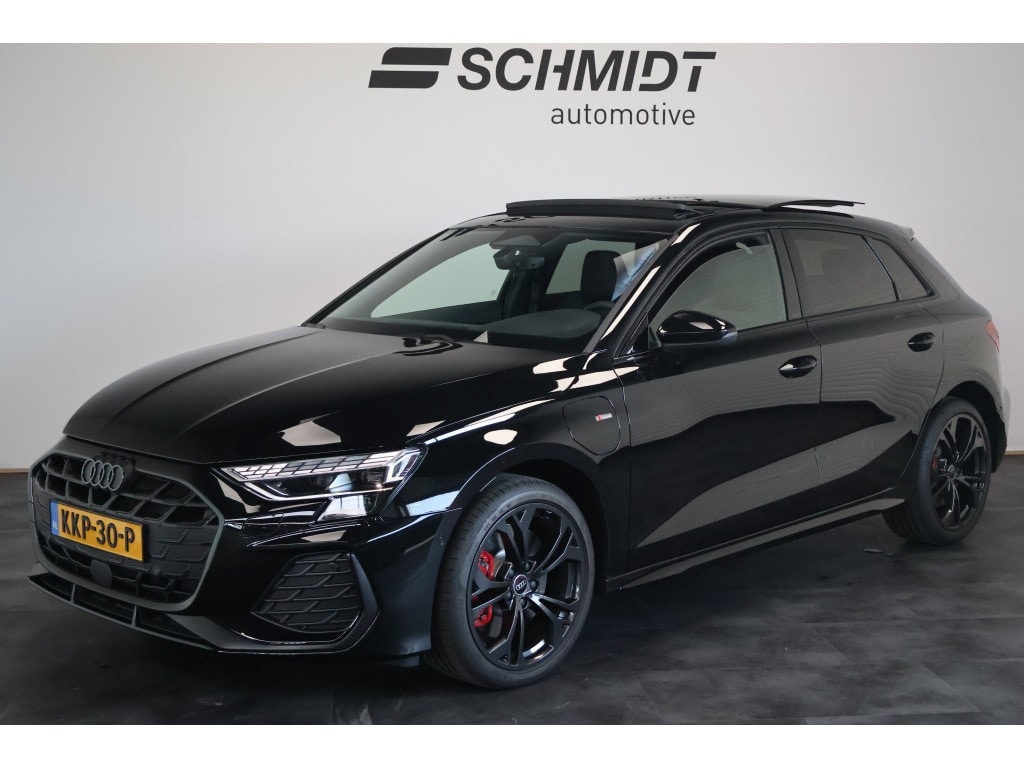 Audi A3 Sportback 45 TFSIe S edition Competition 272pk | Panoramadak | Matrix LED | Leder
