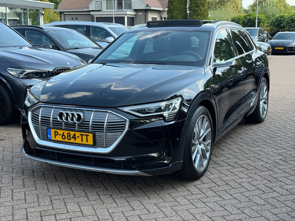 Audi E-tron 55 quattro S edition 95 kWh / SoH 94,6% / Panoramadak / 360Camera / Head-up / Luxe Leder / Luchtvering / 21'' / B&O / Softclose / Matrix LED / CarPlay / Dodehoek / DAB / ACC / Stoelmassage+Ventilatie