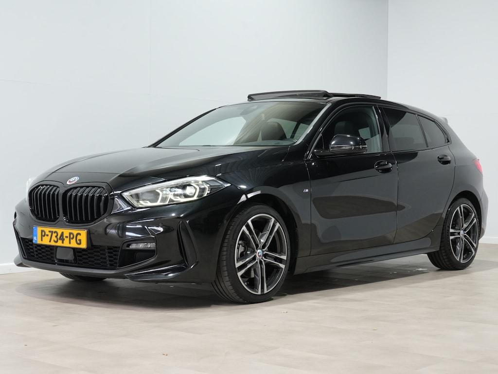 BMW 1-Serie 118i Executive 50 Jahre Editie M Sport Panoramadak 300