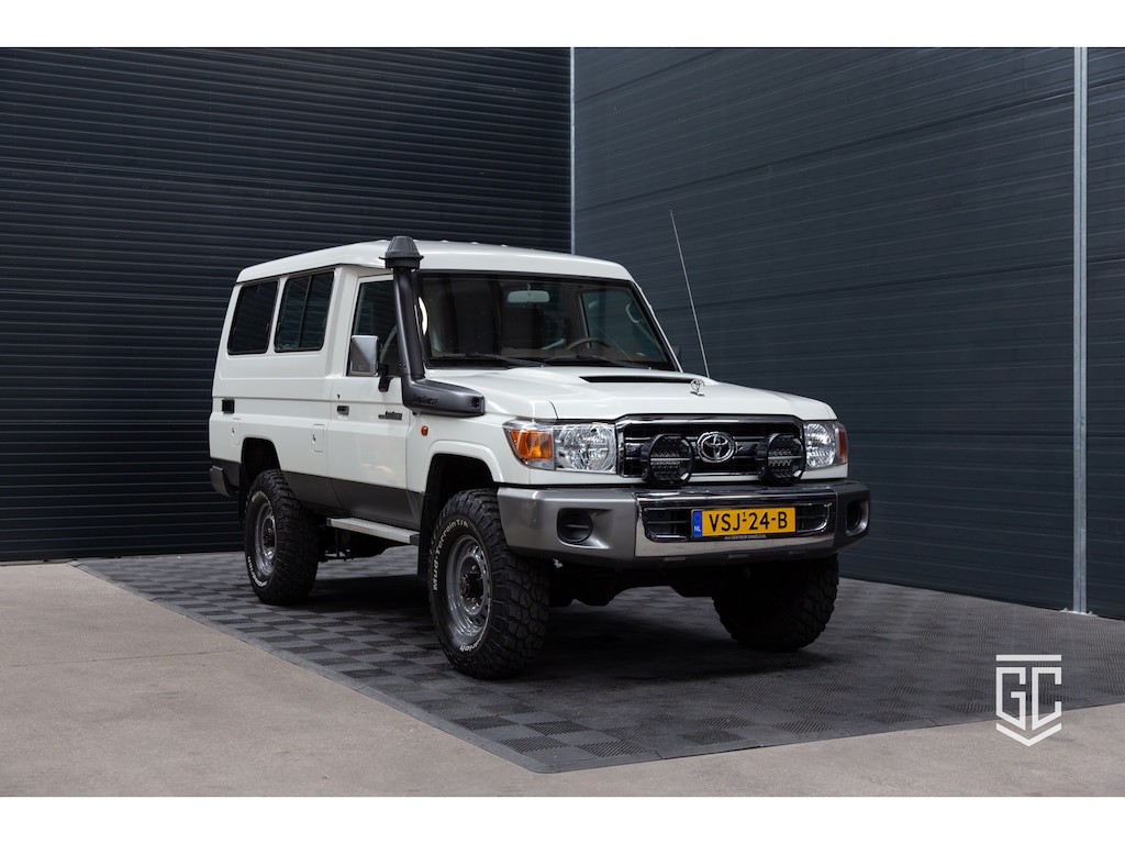 Toyota Land Cruiser VDJ78