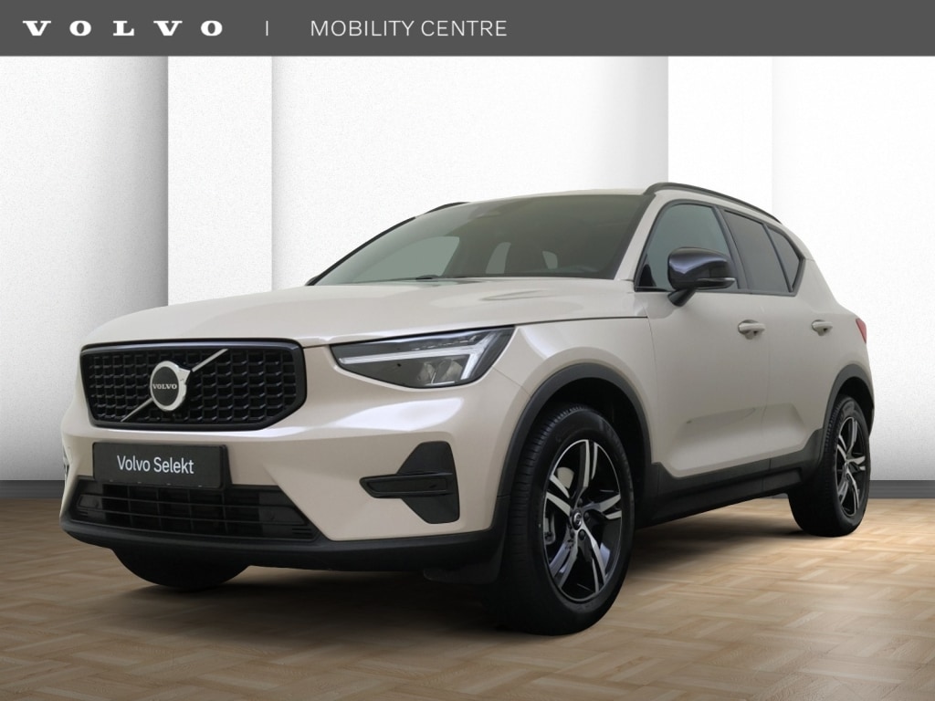 Volvo XC40 B4 Plus Dark | Trekhaak | Panoramadak | Dodehoekdetectie |