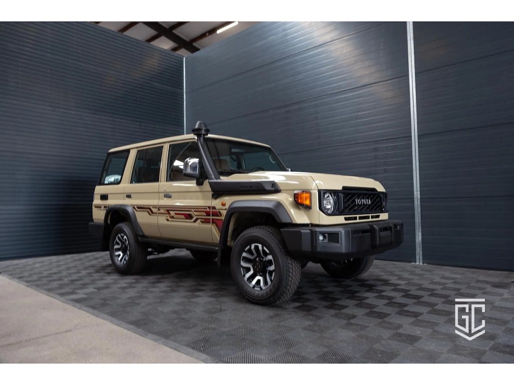 Toyota Land Cruiser GRJ76 LX-Z A/T