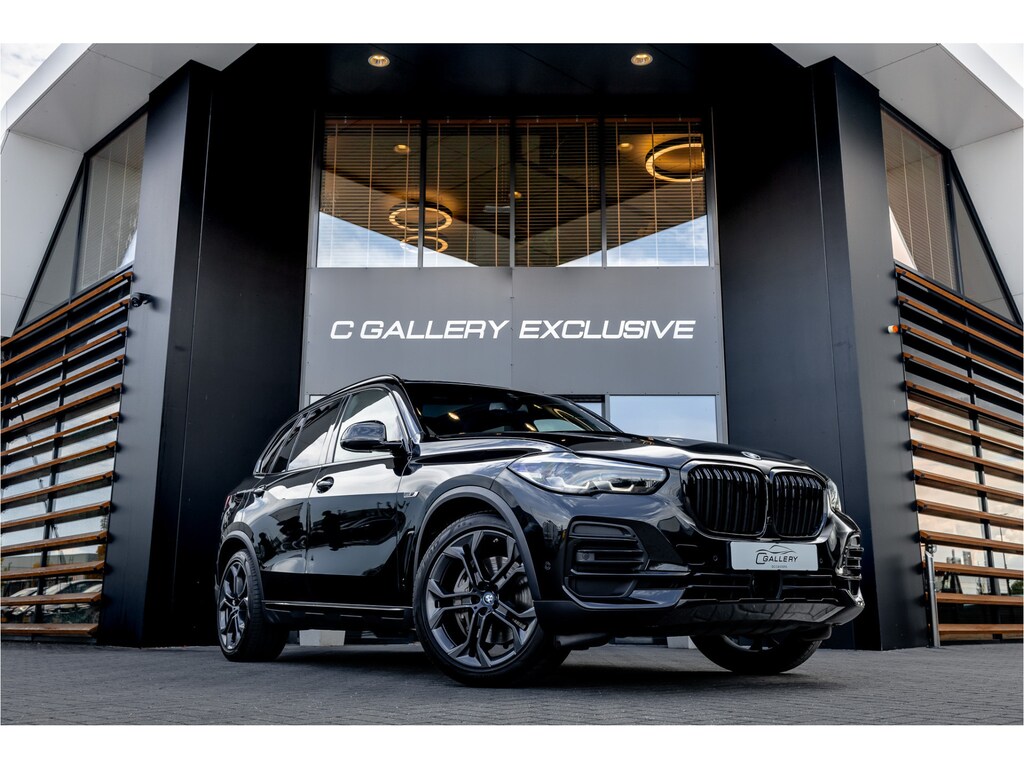 BMW X5 xDrive45e Executive - Panorama | Luchtvering | ACC | Keyless