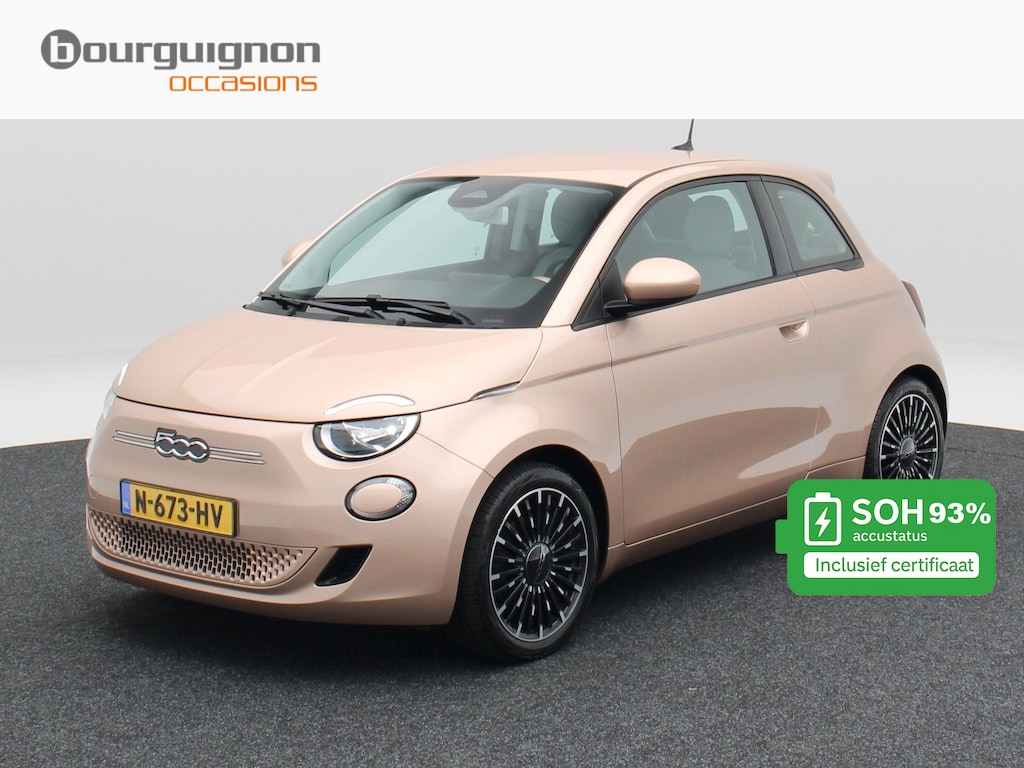 Fiat 500 3+1 Icon 42 kWh | Navigatie | Climate Controle | 17 Inch | Parkeersensoren | Bluetooth | 40.959 Km!!