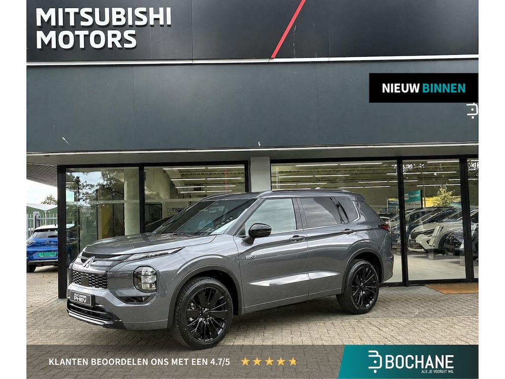 Mitsubishi Outlander 2.4 PHEV Black Edition NIEUW UIT VOORRAAD LEVERBAAR | Parkeersensoren voor- en achter | Stoel ventilatie voor | Plug Inn | Lederen bekleding | Navigatiesysteem | Elektrisch glazen panorama-dak | Climate Control | Adaptieve Cruise Control | 8 jaar fabrieksgarantie