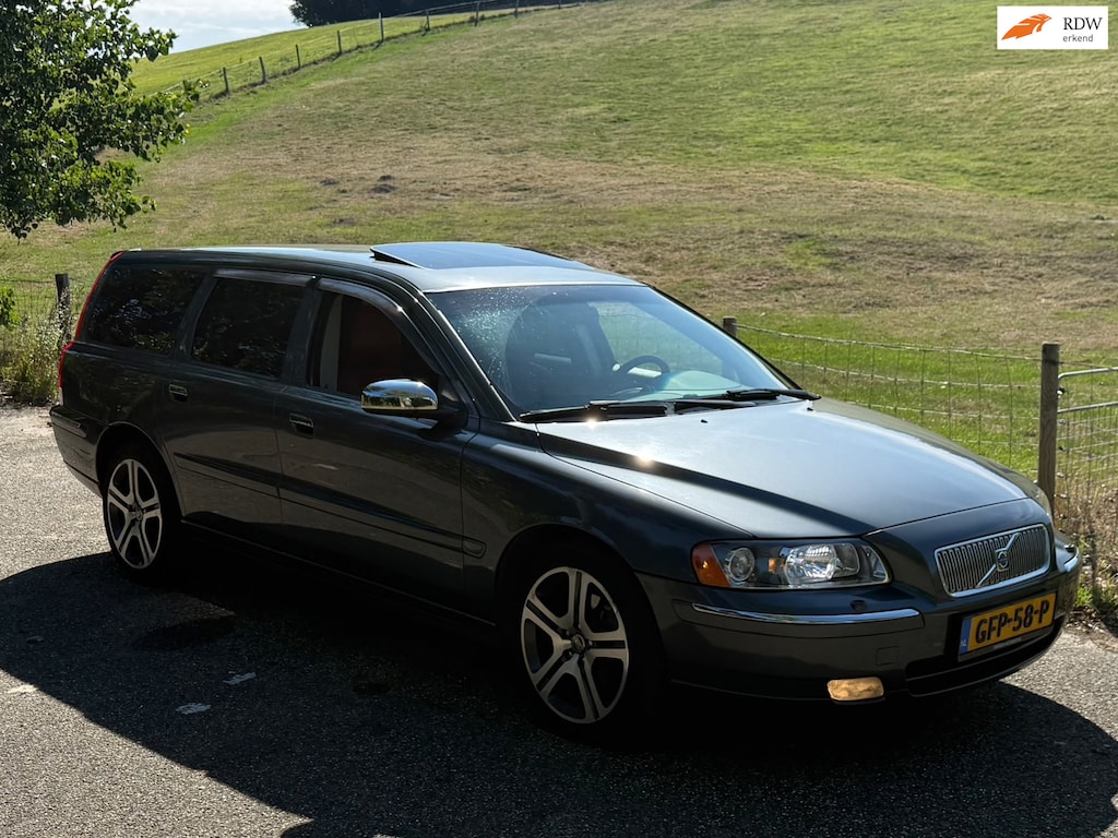 Volvo V70 2.4/170pk 5 cilinder Automaat | 125.560 km | Youngtimer | Inscription Sport | CarPlay | Schuifdak