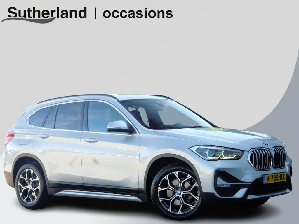 BMW X1 sDrive18i High Executive Edition 140 PK | Afneembare Trekhaak | Dealeronderhouden | Lederen Bekleding | Stoelverwarming | Camera | Head-Up display | Elektrische Klep | LED |
