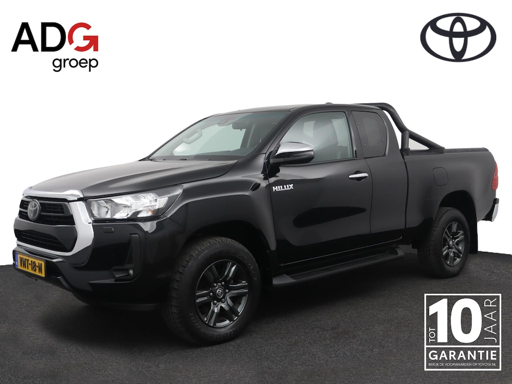 Toyota Hilux 2.4 D-4D Xtra Cab Professional | Stoelverwarming | Trekhaak | Parkeercamera | Roll-bar |