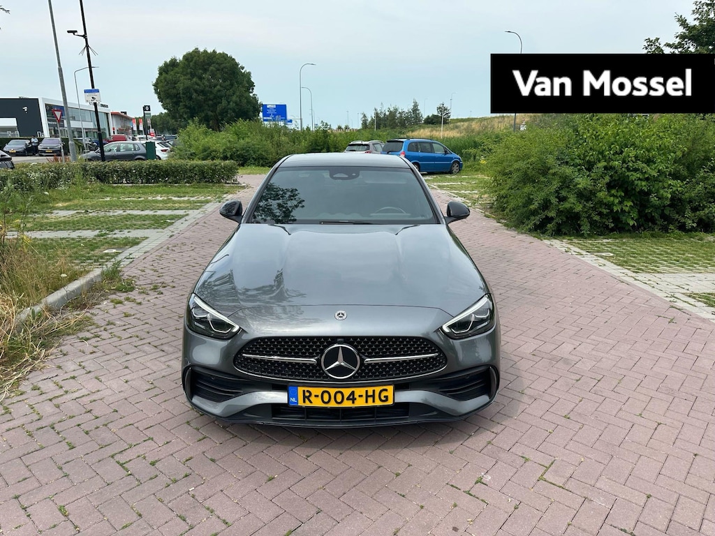 Mercedes-Benz C-klasse 300 e AMG Line 313 PK | Navigatie | Climate Control | Stoelverwarming | Cruise Control | Achteruitrijcamera | Panoramadak | Elektrisch verstelbare stoelen |